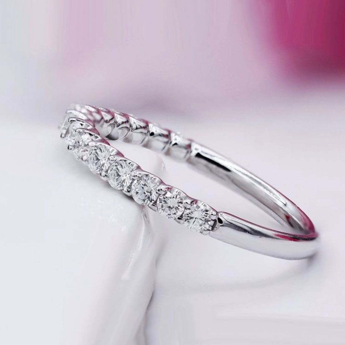 Халка от бяло злато с диаманти 0.32 карата